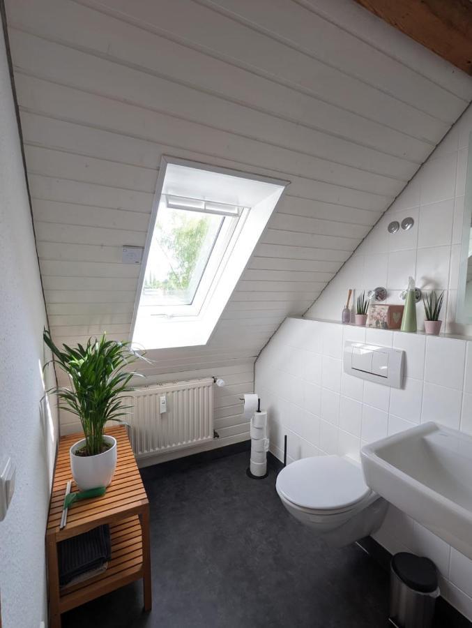 Helles Dachgeschoss-Appartement Krefeld Exteriör bild